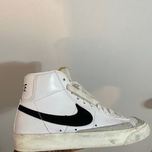 worn Nike Blazer Mid '77 Vintage Shoe  
Size: M 4 / W 5.5
